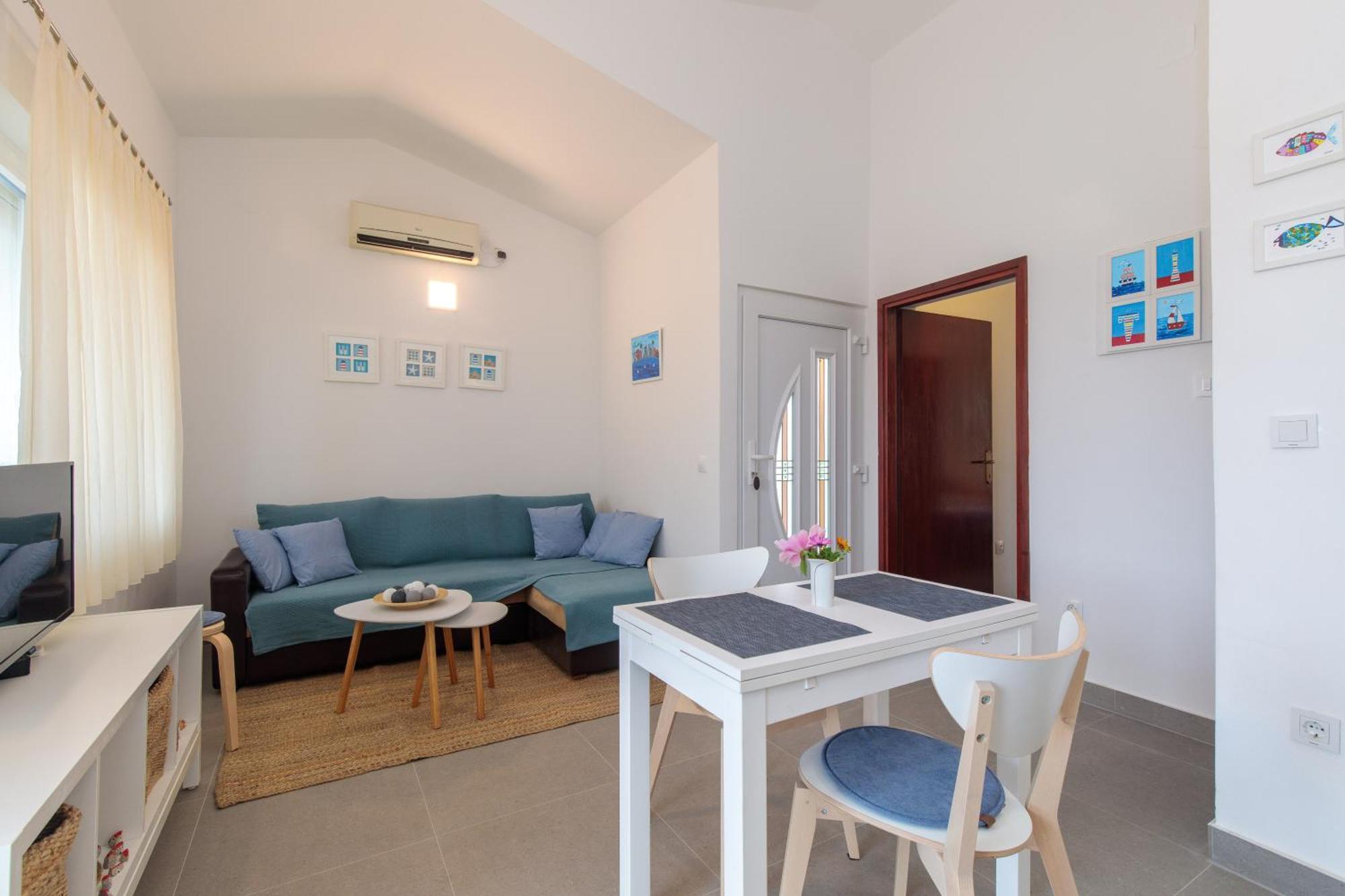 Apartment Tonka *Balcony & Partial Seaview! Крк Екстер'єр фото